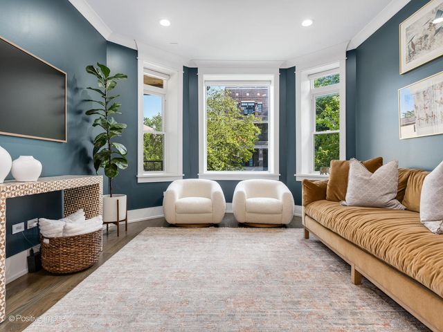 $1,220,000 | 2315 West Roscoe Street, Unit 1, Chicago, IL 60618