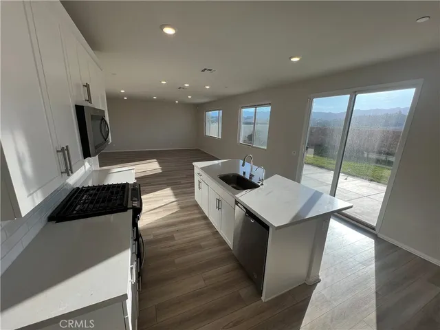 $3,700 | 19557 Hanging Rock Road, Lake Elsinore, CA 92532