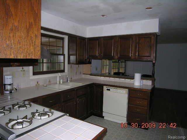 982 Rock Spring Road Bloomfield Hills, MI 48304 - Photo 2 of 12 kit