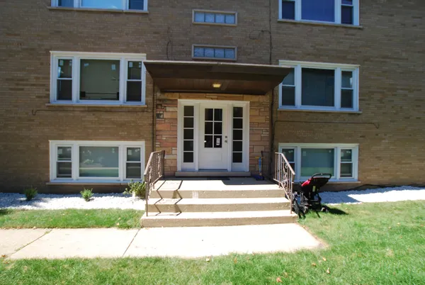 $1,800 | 7816 West 26th Street, Unit 1S, Riverside, IL 60546