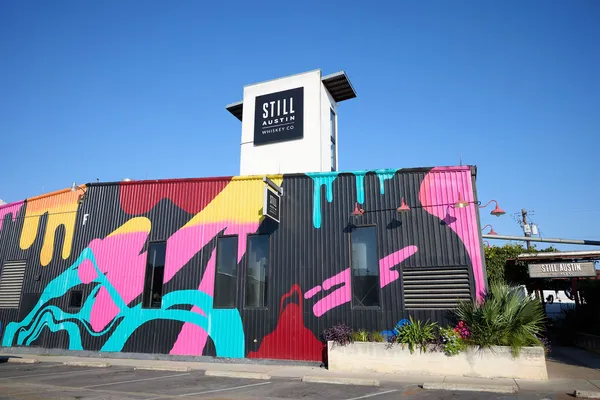 a view of entryway and outdoor space