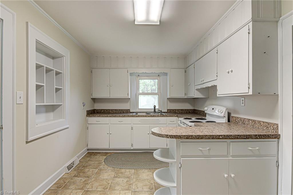 3928 Lewiston Road Summerfield, NC 27358 - Photo 8 of 27