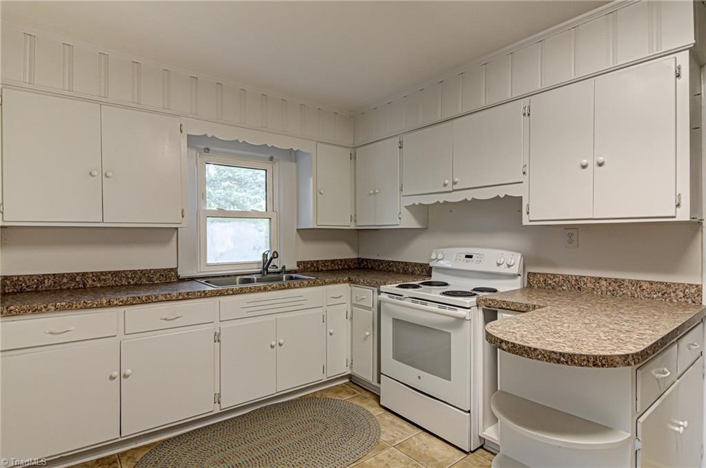 3928 Lewiston Road Summerfield, NC 27358 - Photo 9 of 27