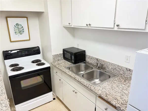 $269,900 | 5585 Pacific Coast Highway, Unit 125, Long Beach, CA 90804