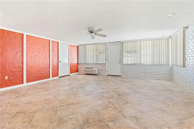 $440,000 | 3220 Metairie Court, Metairie, LA 70002