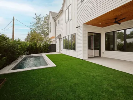 a view of an house with backyard space and porch