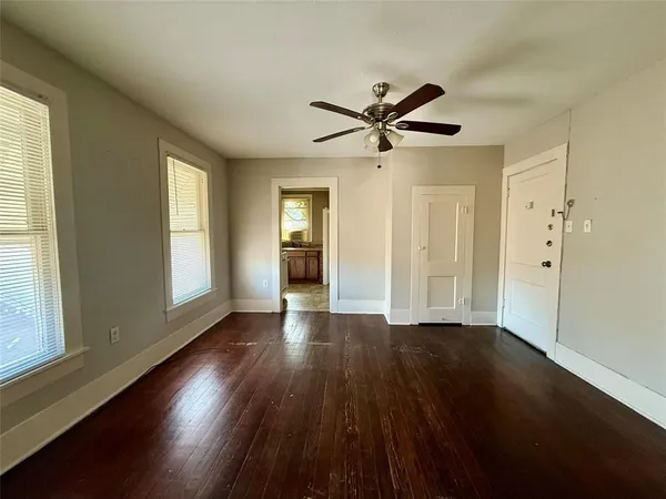 $850 | 3100 Avenue G, Unit 200, Fort Worth, TX 76105