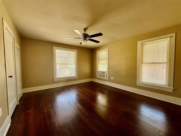 $850 | 3100 Avenue G, Unit 200, Fort Worth, TX 76105