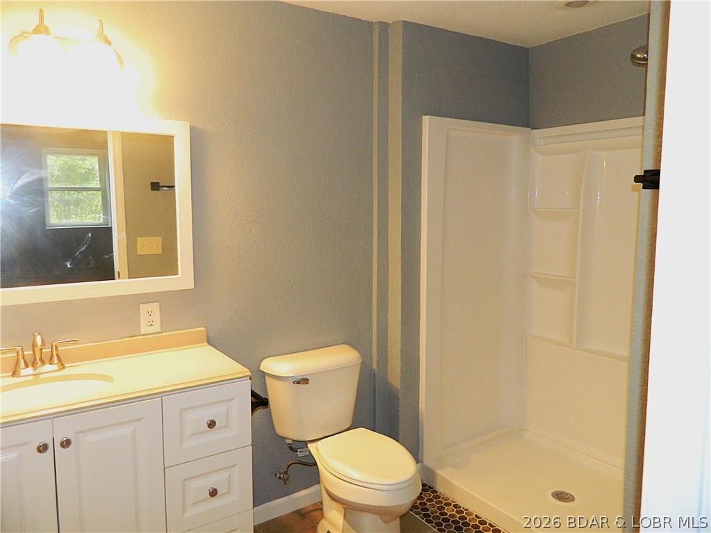 211 Ballenger Road Lake Ozark, MO 65049 - Photo 26 of 28 Full Bath in Lower Level