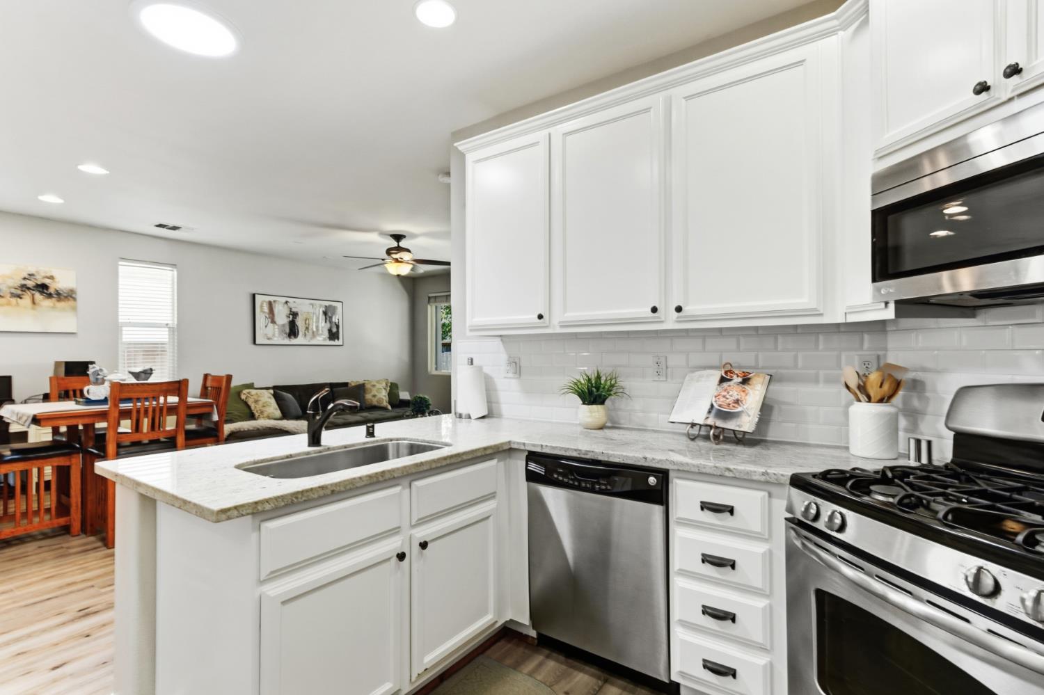 2272 Ellesmere Loop Roseville, CA 95747 - Photo 14 of 38