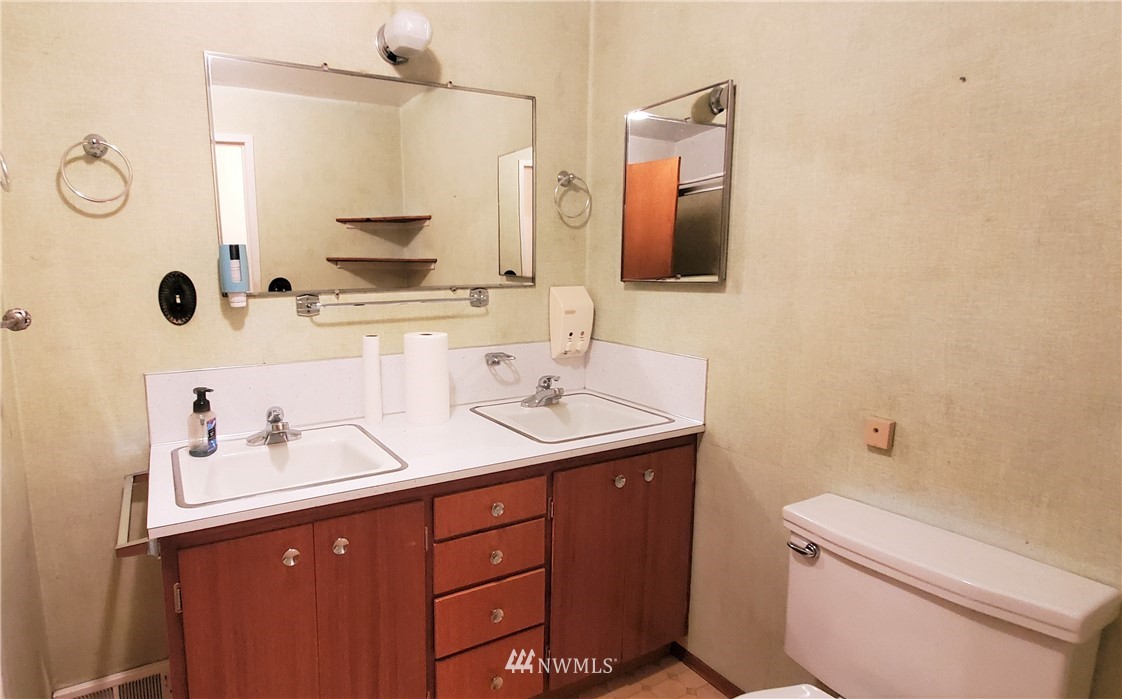 2412 Northeast 23rd Street Renton, WA 98056 - Photo 14 of 33 a bathroom with a double vanity sink mirror and toilet