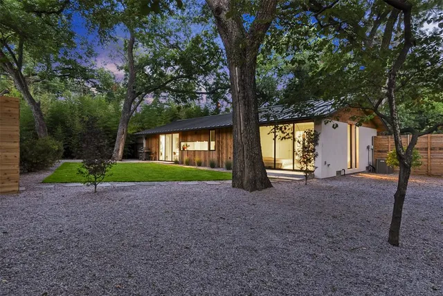 a view of house with backyard and tree