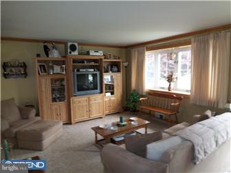 290 Hickory Road Warminster, PA 18974 - Photo 2 of 12 Living Room