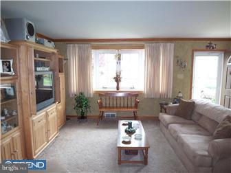 290 Hickory Road Warminster, PA 18974 - Photo 3 of 12 Living Room