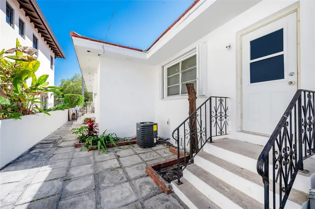 $3,000 | 1706 South Le Jeune Road, Coral Gables, FL 33134