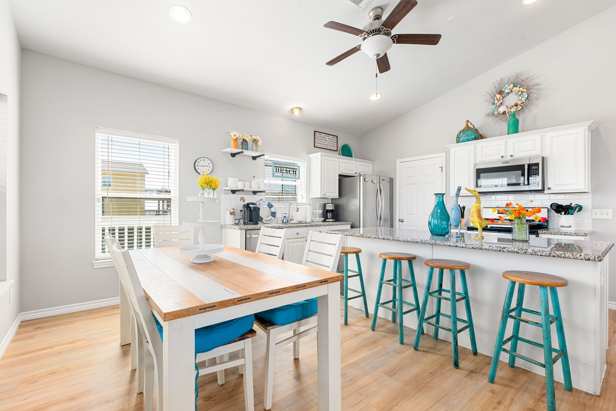 847 South Tinkle Lane Crystal Beach, TX 77650 - Photo 8 of 28