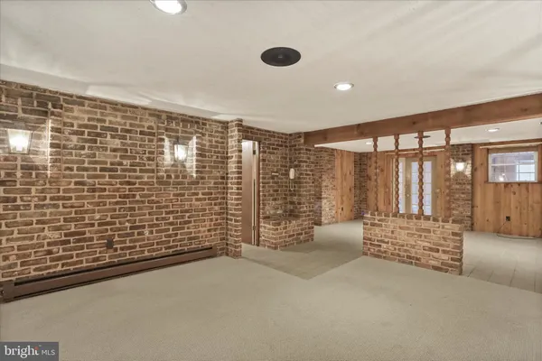 a view of livingroom with couch