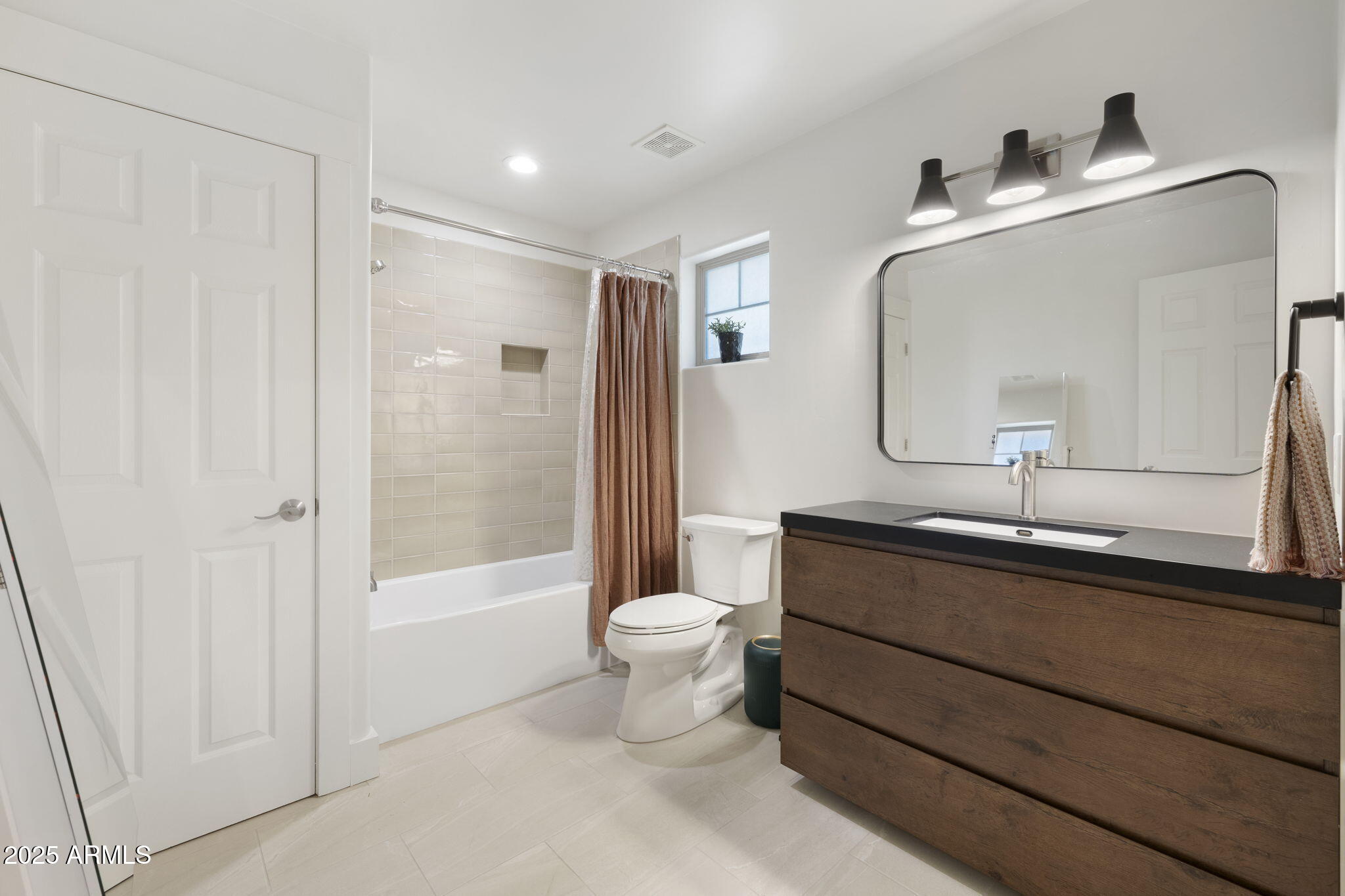 3495 West Lead Rope Flagstaff, AZ 86005 - Photo 30 of 46 Upstairs Guest Bathroom