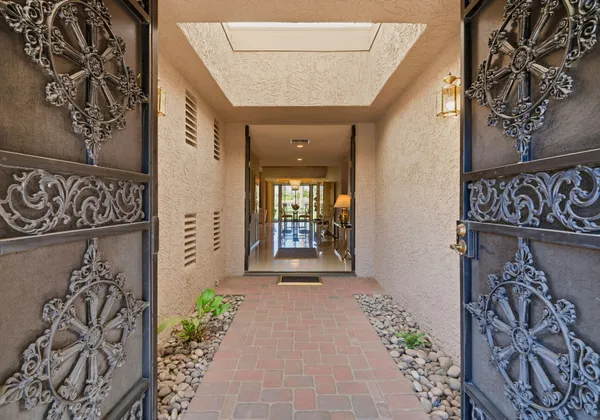 $1,029,000 | 52 Columbia Drive, Rancho Mirage, CA 92270