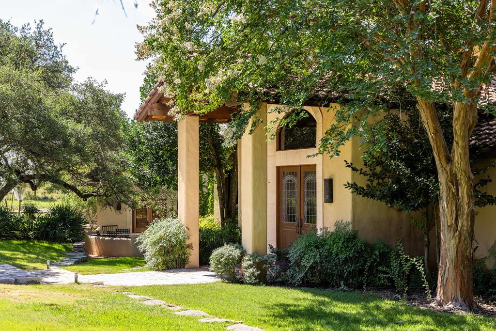 204 Ranch House Road Kerrville, TX 78028 - Photo 8 of 61 Gallery Image 8
