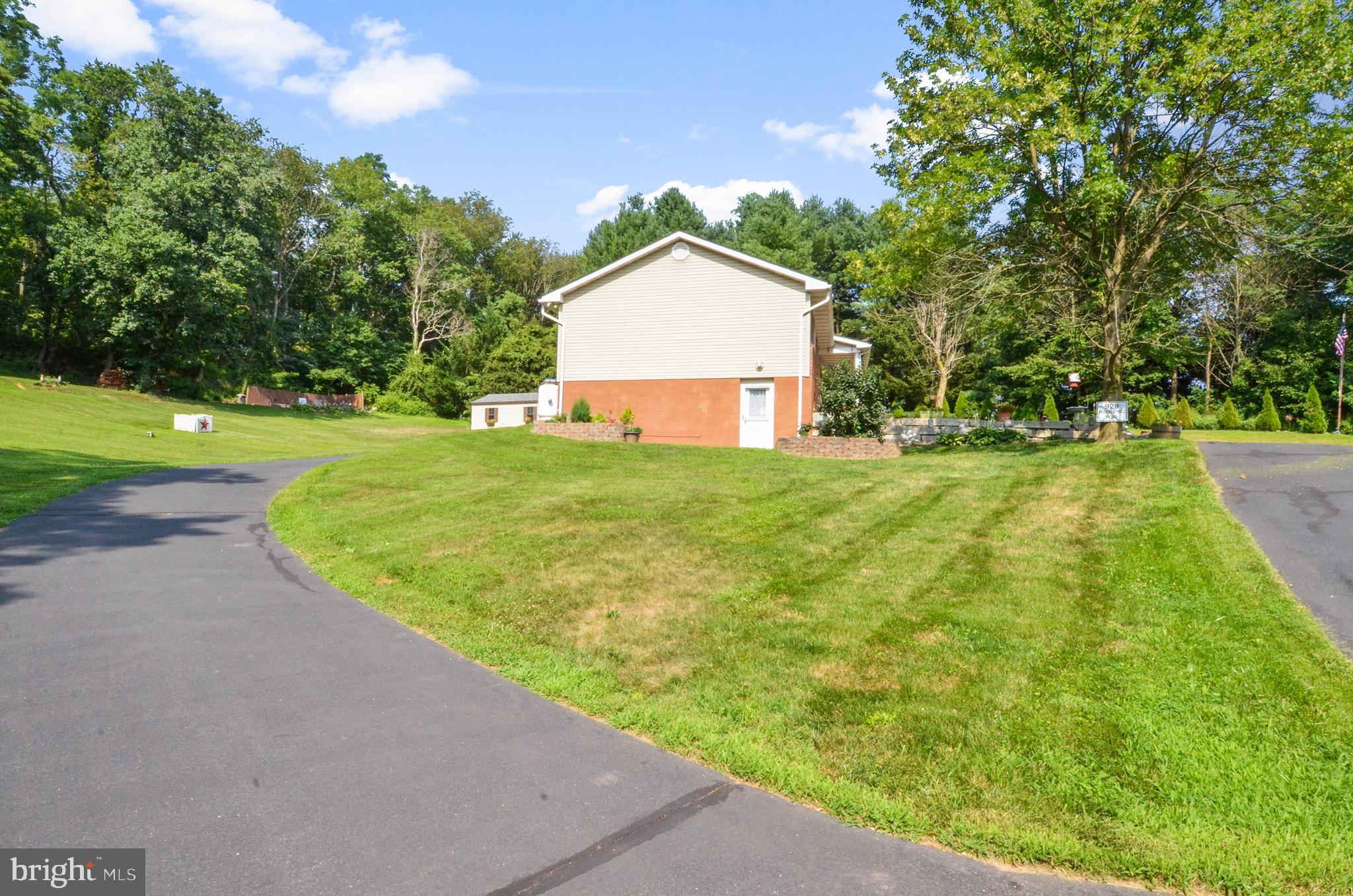 929 Federal Hill Road Street, MD 21154 - Photo 24 of 26 Circular driveway