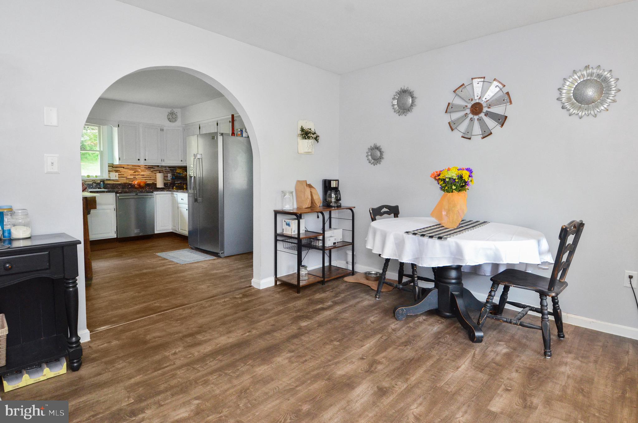 Arched doorway into LR adds character and charm