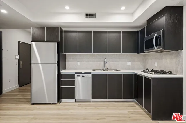 $2,395 | 951 Ogden Drive, Unit 204, Los Angeles, CA 90036