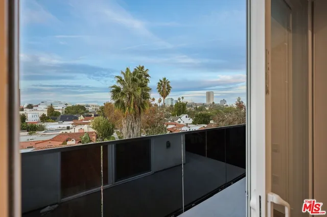 $2,395 | 951 Ogden Drive, Unit 204, Los Angeles, CA 90036