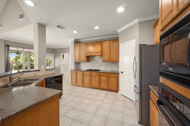 $3,200 | 15807 Arbor Lake Drive, Tomball, TX 77377