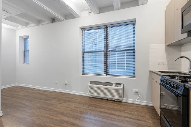 $1,295 | 5718 North Winthrop Avenue, Unit 303, Chicago, IL 60660