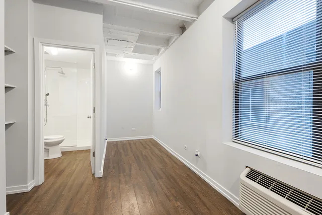 $1,295 | 5718 North Winthrop Avenue, Unit 303, Chicago, IL 60660