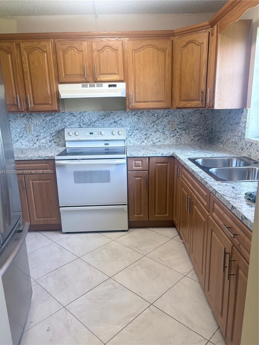 5300 Washington Street, Unit R101 Hollywood, FL 33021 - Photo 2 of 19