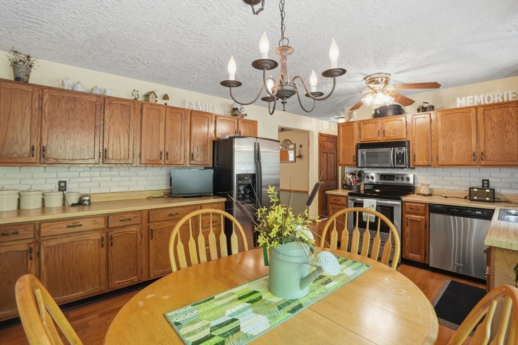 180 Oxford Road Charlton, MA 01507 - Photo 25 of 42