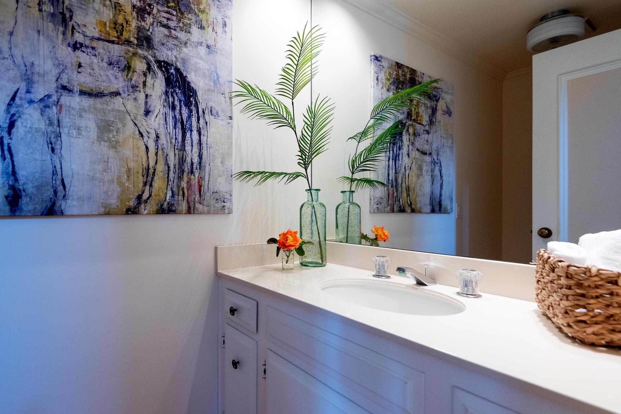 225 Constance Lane Santa Barbara, CA 93105 - Photo 10 of 27 Bathroom3