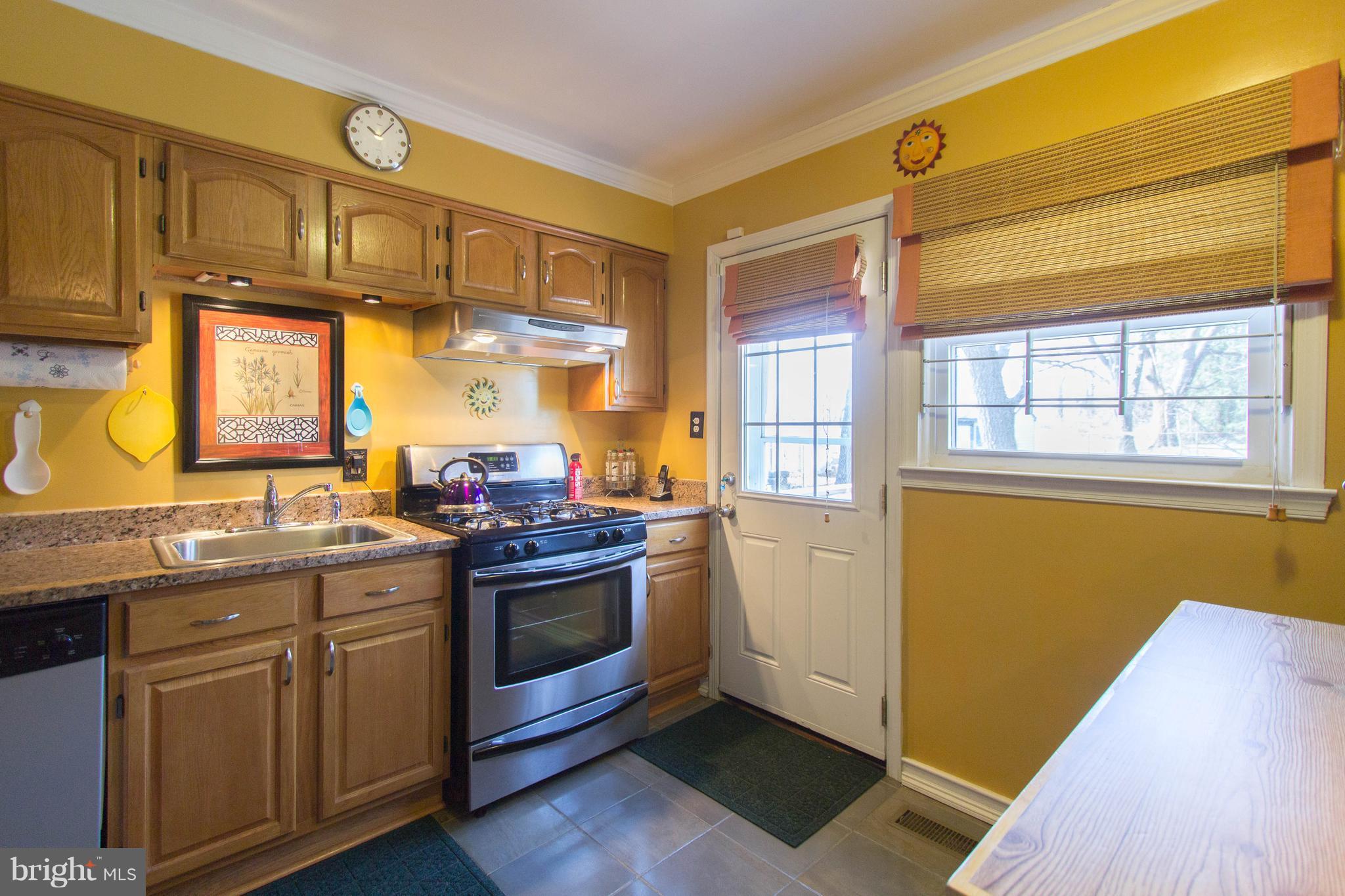 3102 Essex Road Baltimore, MD 21207 - Photo 4 of 30 Kitchen