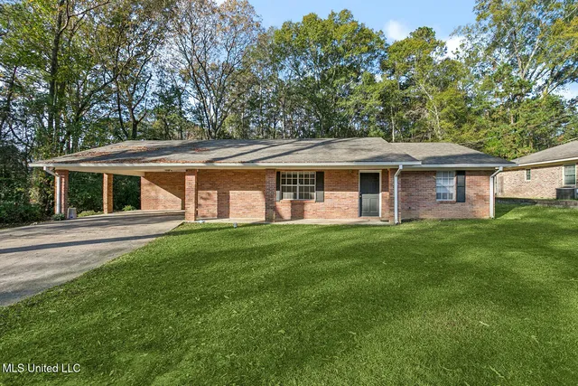$149,900 | 427 Lakeview Avenue, McComb, MS 39648
