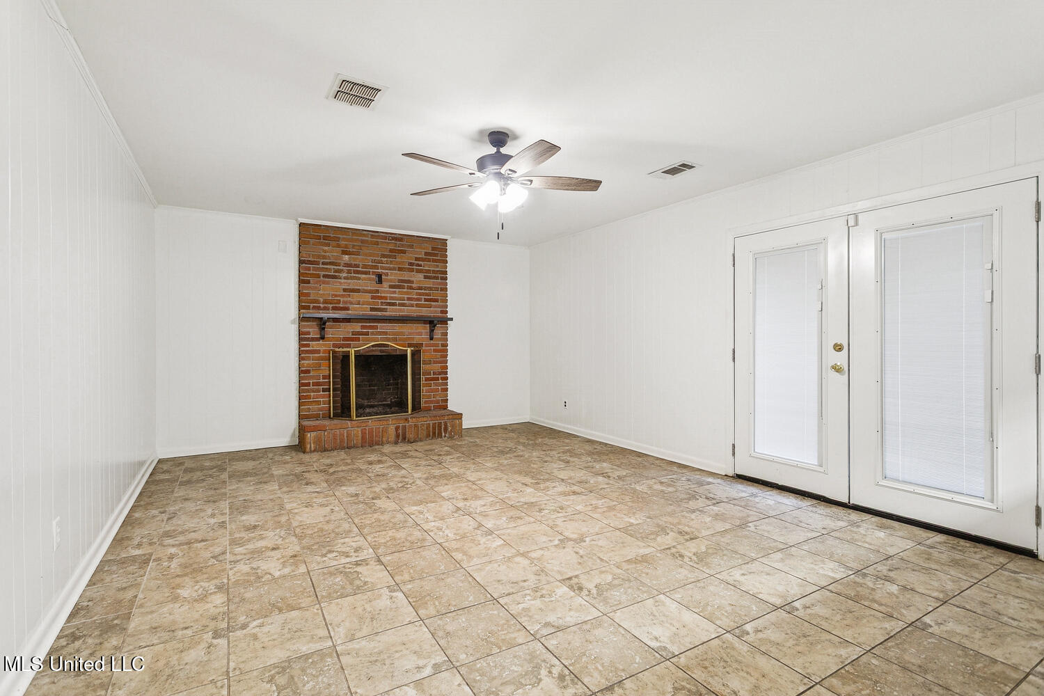 427 Lakeview Avenue McComb, MS 39648 - Photo 4 of 21 04