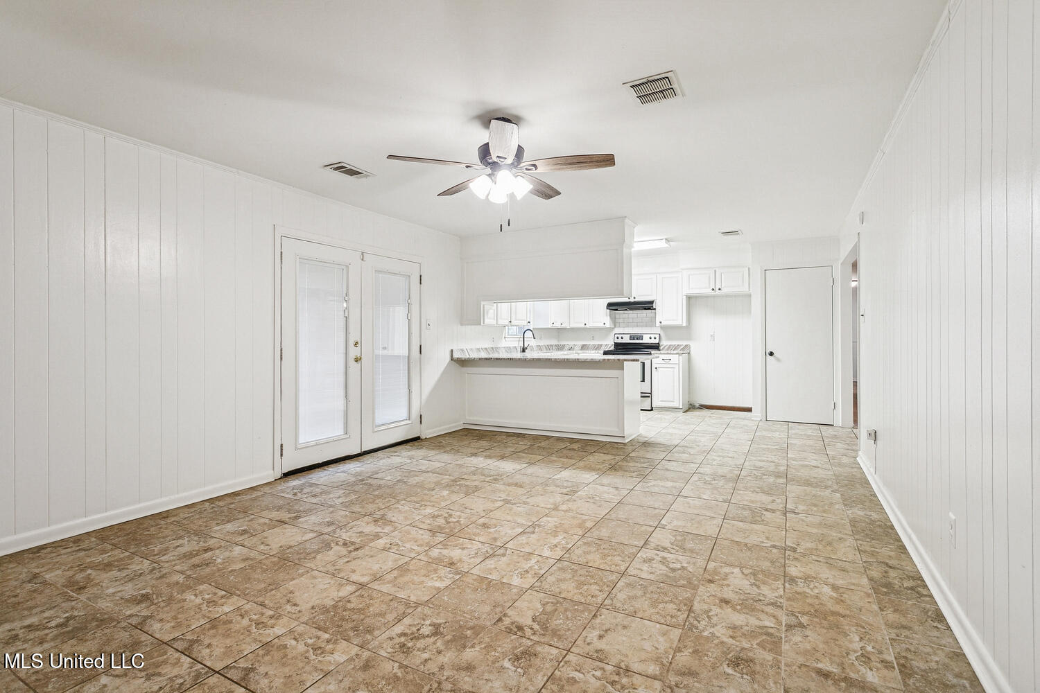 427 Lakeview Avenue McComb, MS 39648 - Photo 6 of 21 06