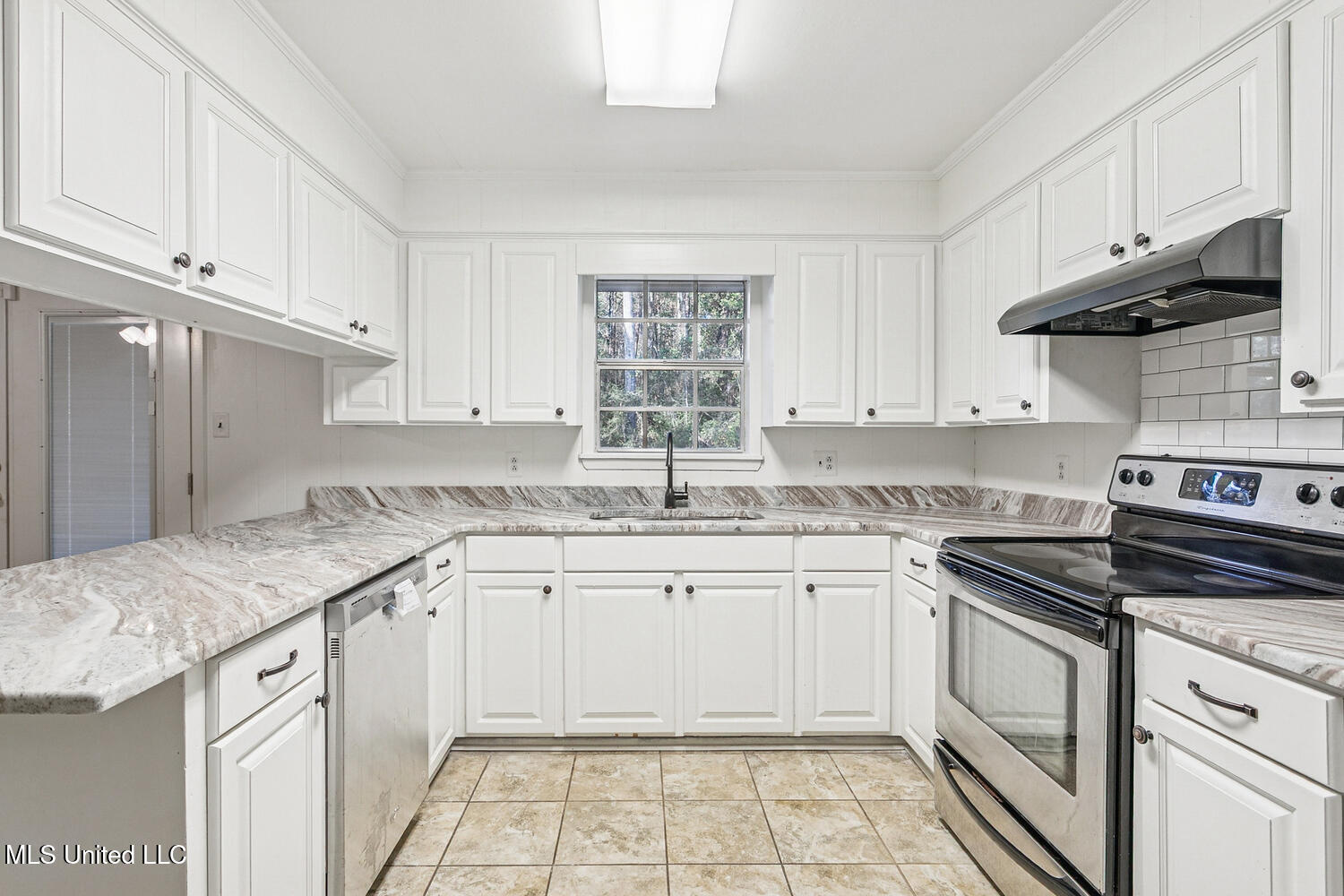 427 Lakeview Avenue McComb, MS 39648 - Photo 8 of 21 08