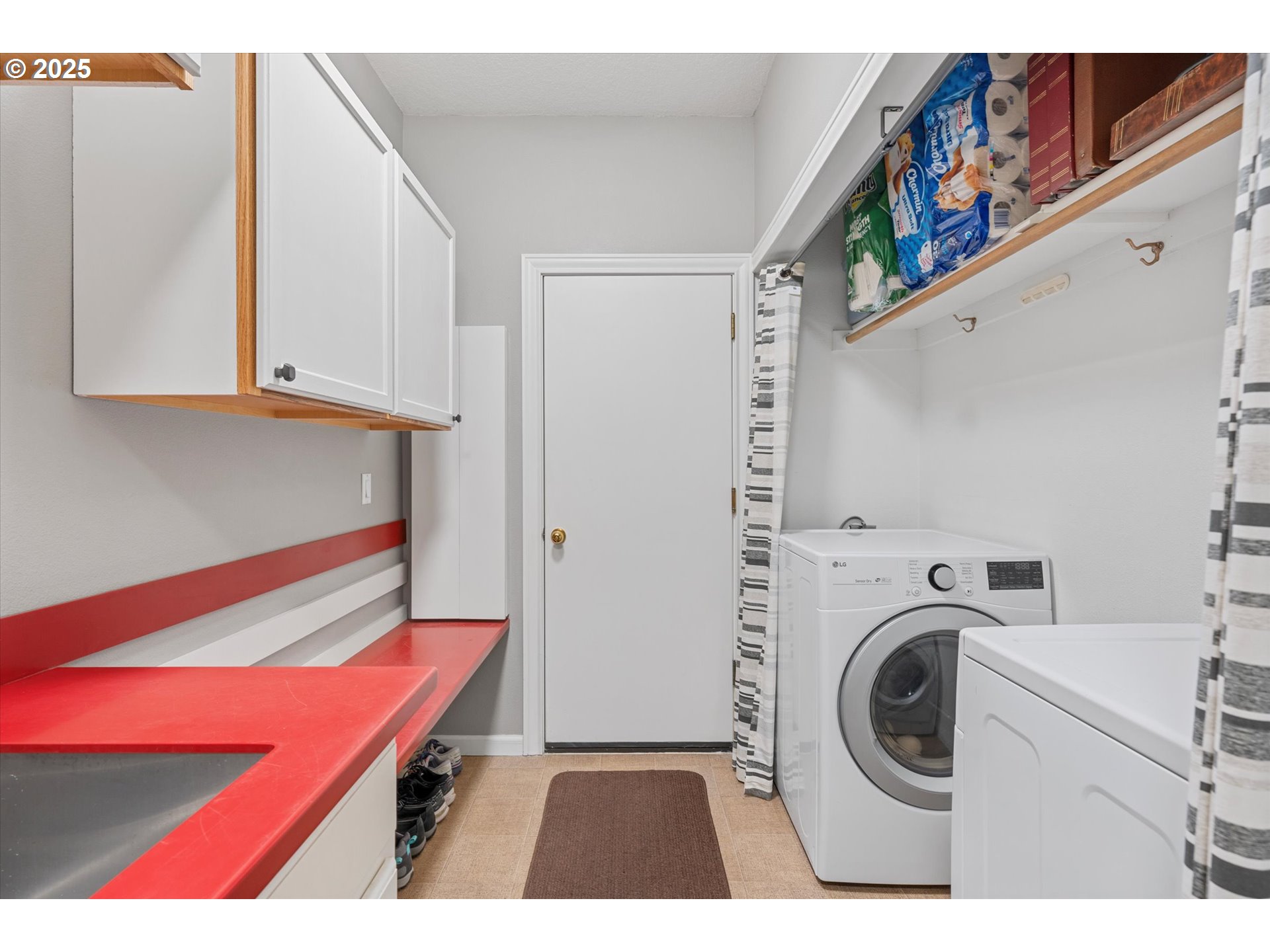 655 Southwest 83rd Avenue Portland, OR 97225 - Photo 20 of 30 Laundry