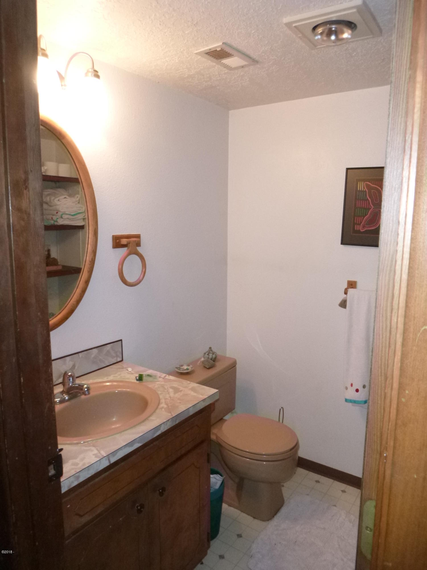 3023 Yasek Loop Toledo, OR 97391 - Photo 18 of 20 Bath