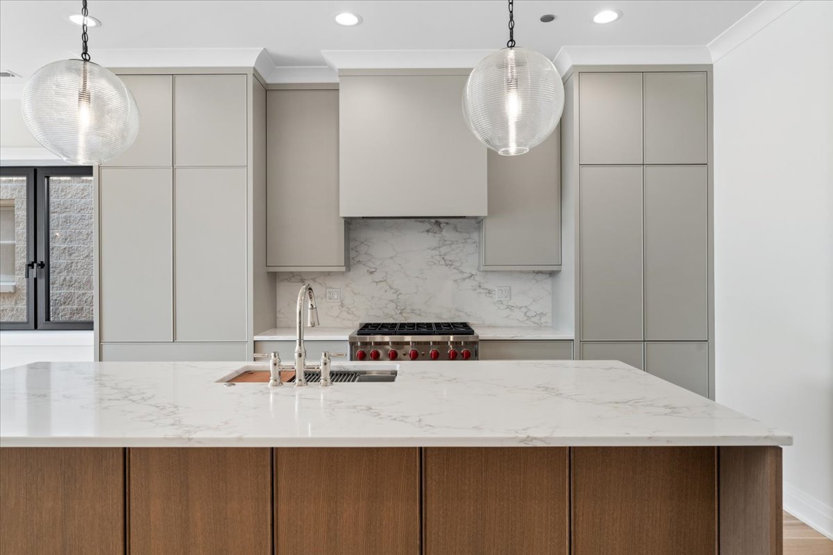 3036 North Sheffield Avenue, Unit 3 Chicago, IL 60657 - Photo 3 of 35