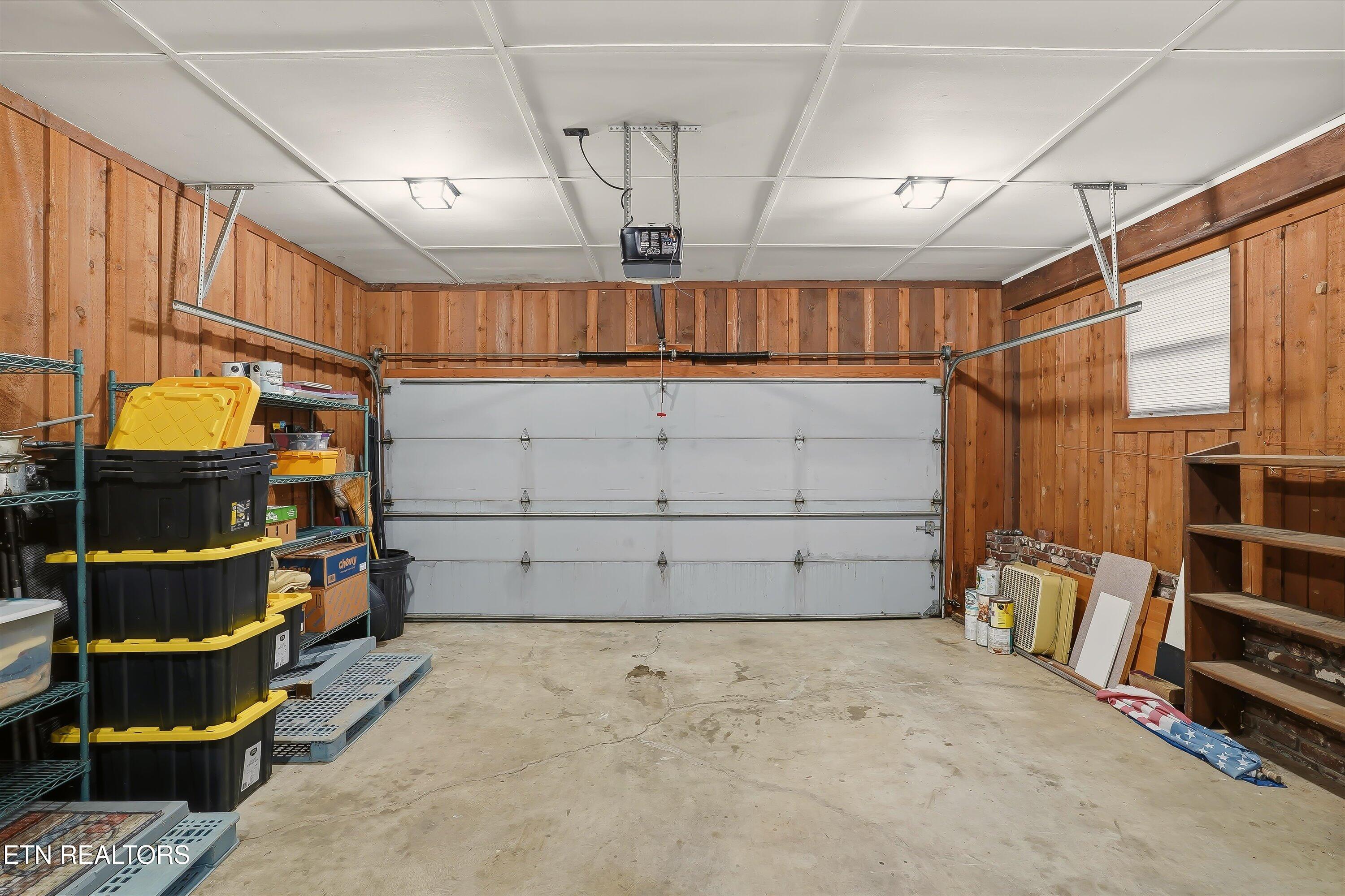 1001 Hitch Road Maryville, TN 37804 - Photo 20 of 30 Garage