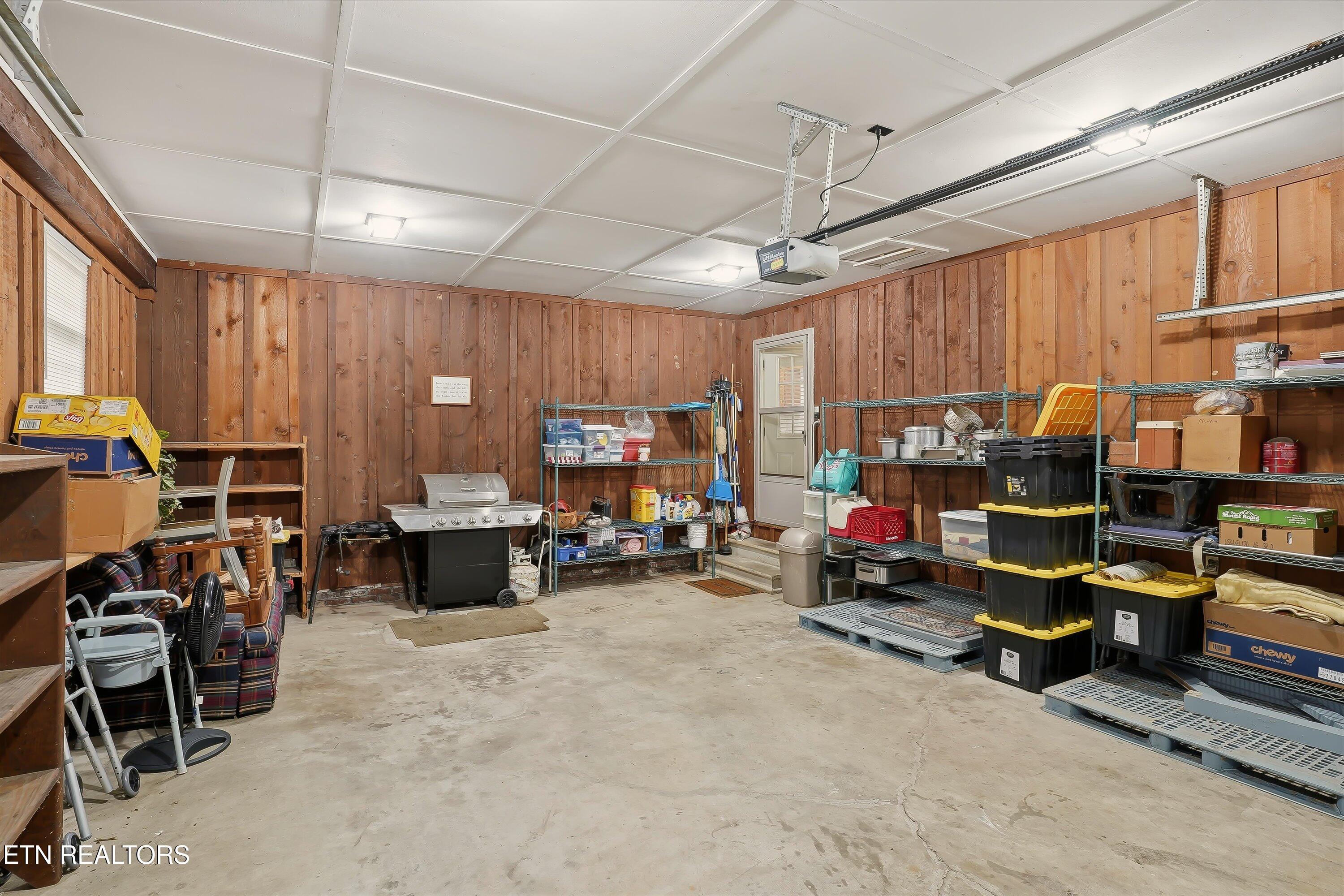 1001 Hitch Road Maryville, TN 37804 - Photo 21 of 30 Garage
