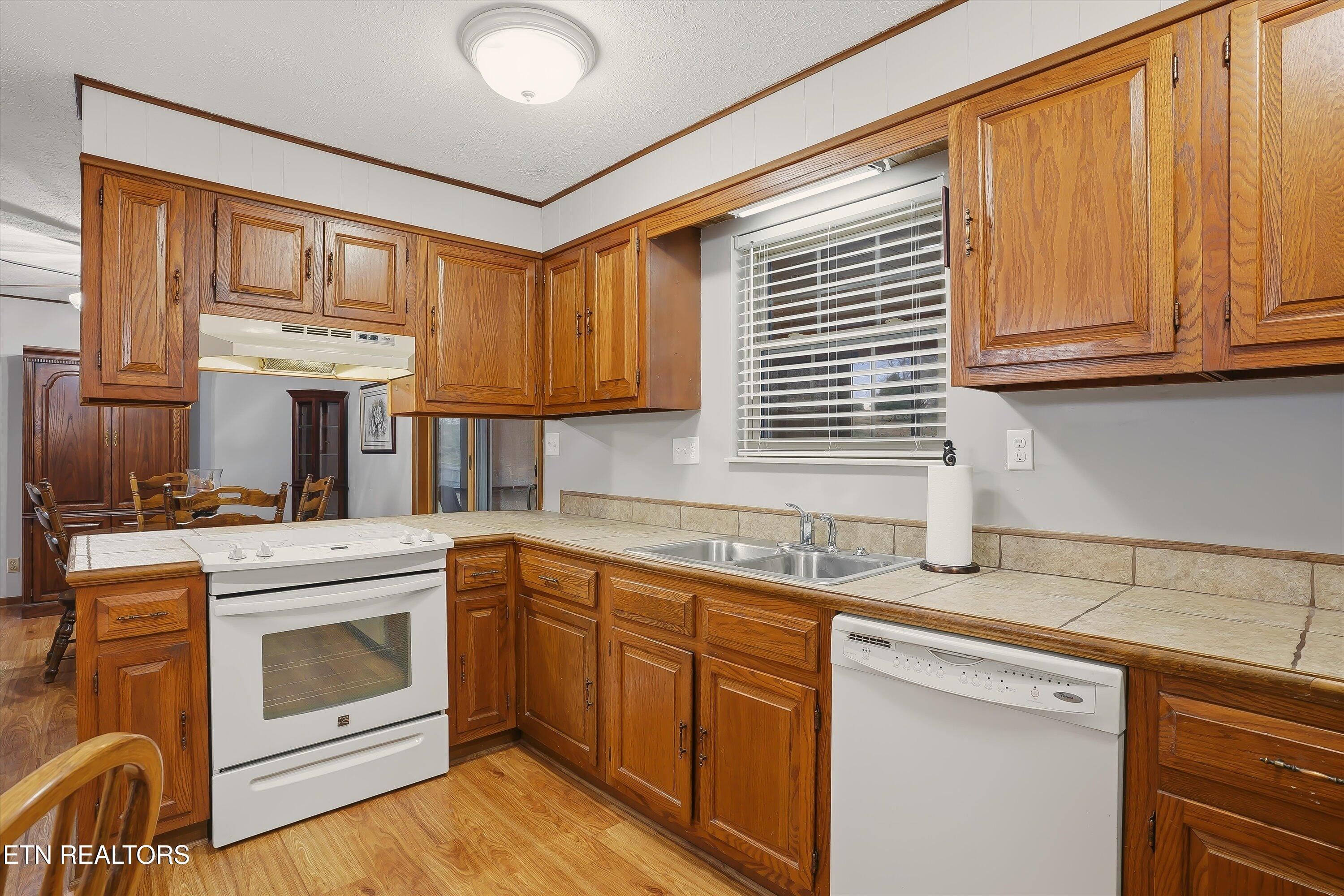 1001 Hitch Road Maryville, TN 37804 - Photo 10 of 30 Kitchen