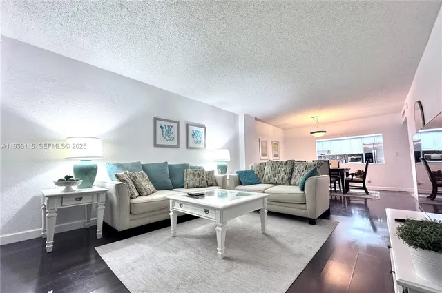 $2,350 | 19390 Collins Avenue, Unit 422, Sunny Isles Beach, FL 33160