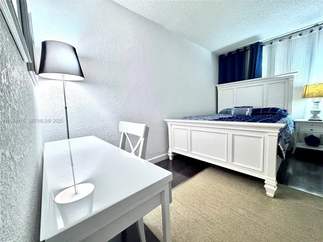 $2,350 | 19390 Collins Avenue, Unit 422, Sunny Isles Beach, FL 33160