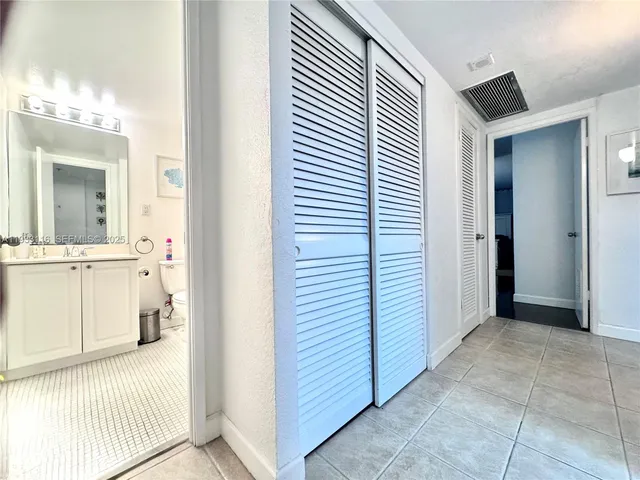 $2,350 | 19390 Collins Avenue, Unit 422, Sunny Isles Beach, FL 33160
