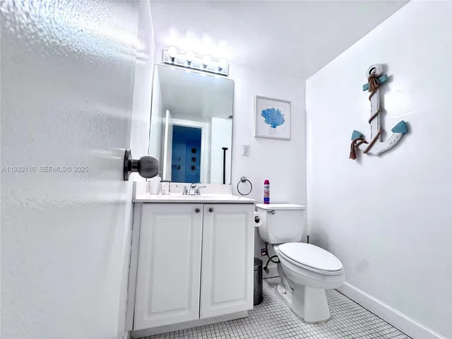 $2,350 | 19390 Collins Avenue, Unit 422, Sunny Isles Beach, FL 33160