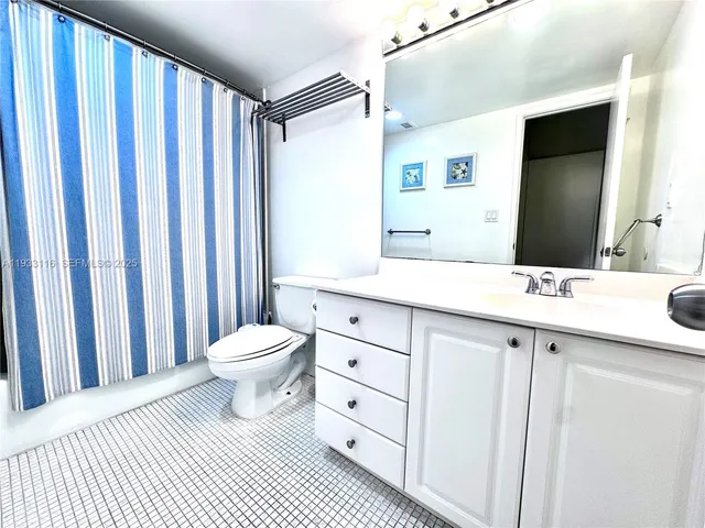 $2,350 | 19390 Collins Avenue, Unit 422, Sunny Isles Beach, FL 33160